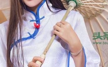 头条女神 – 李丽莎黑白作品里的每一处光影，都让我想起那条路上的小猫咪，悄然溜走。