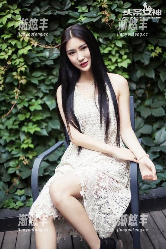 头条女神 - 高清长筒篮球图包，琳琳自拍时的神情我脑补了一万遍。