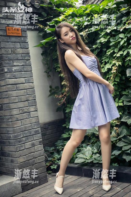 头条女神 - 语溪的清纯写真，专为你量身定制——不买不送，放心大胆点个赞！