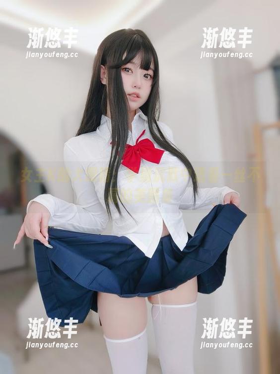 女主K的大眼睛：学姐沉默中透着一丝不屑的美图集