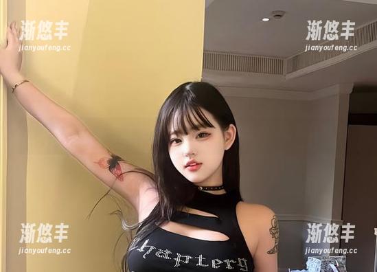 微密圈 - 黑色，不止是黑色——小u优优子的高清写真游戏！