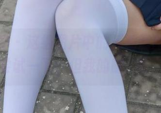 少女秩序 – 这组图片中的乐栀黑丝，看得我也想尝试一下，但我的腿…呃，算了。
