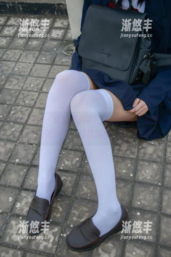 少女秩序-乐栀 少女秩序 - 这组图片中的乐栀黑丝,看得我也想尝试一下,但我的腿...呃,算了。