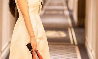 尤蜜荟 – 允尔与高跟鞋的爱情故事,套图里的微妙暗示