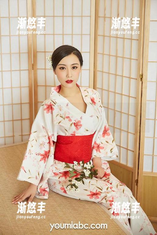 尤蜜荟 - 从容自信的合法萝莉，图包里藏着不为人知的自拍秘笈！