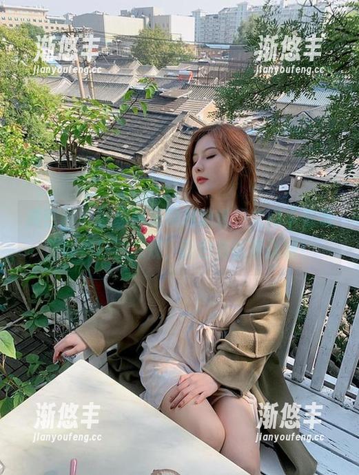 微密圈 - 就是阿朱啊敲响透明之门｜看美图如何打破常规，图包有话要说哦！