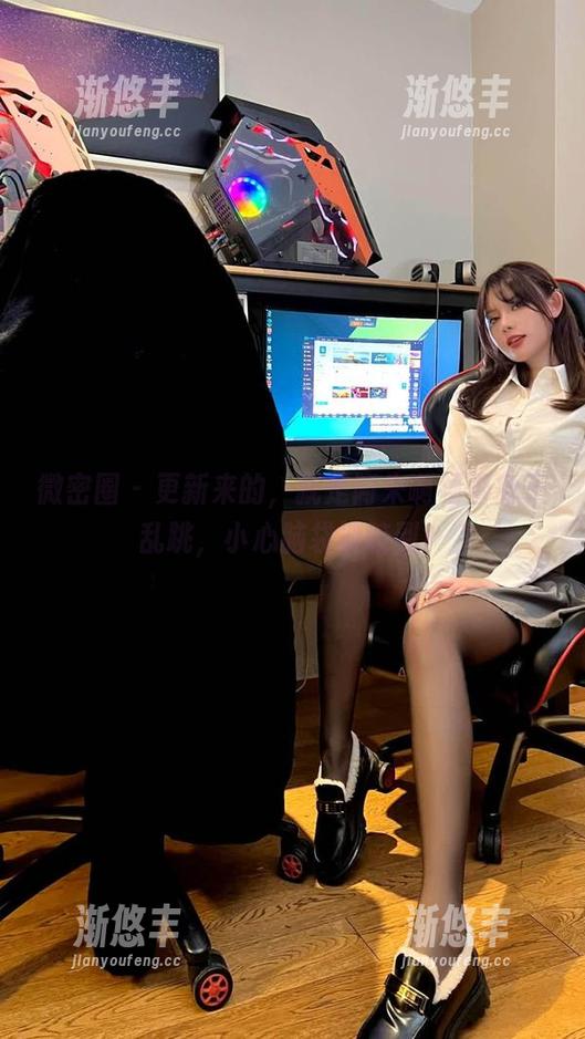 就是阿朱啊 微密圈 - 更新来的,就是阿朱啊领着兔子乱跳,小心脑袋被咬到!