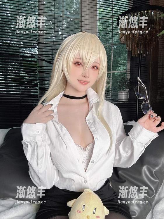 屿鱼yukako 看屿鱼yukako从镜头里透出的风,连衣裙轻盈得就像在跳舞