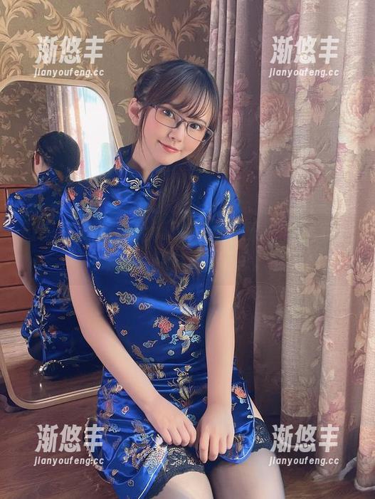微密圈 - 张思允nice在线高清，黑丝制服配一脸的若有所思。