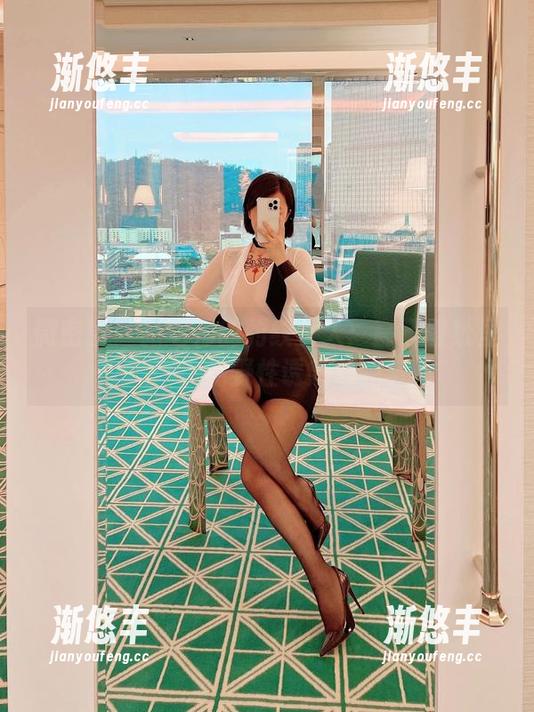 微密圈 - 张老师的豹纹女人：高清壁纸里的野性诱惑