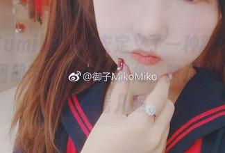 御子Yumiko给皮衣定义了一种新态度，高清图册带来的全新视角，路过的我，只想多看几眼。
