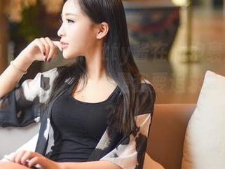 推女神 – 施忆佳Kitty酱在旗袍裹挟下的举手投足，哇，这就是我要追求的优雅么？