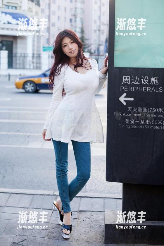 推女郎 - 易阳的万圣节合集：每一帧都藏着微微的诱惑