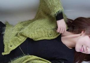 推女郎 – 看王馨瑶的作品，镂空的不只是衣服，还有我的思绪…