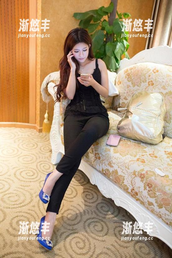 推女郎 - 赵惟依的婚纱美图，最新一波！这裙子好像有点魔法。
