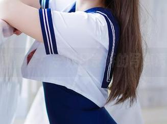 福利饕餮：学姐日奈娇的写真诱惑