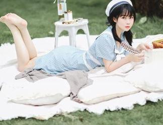 是依酱呀的私拍作品，姐姐其实也没那么严肃～不过她可能会呛我！