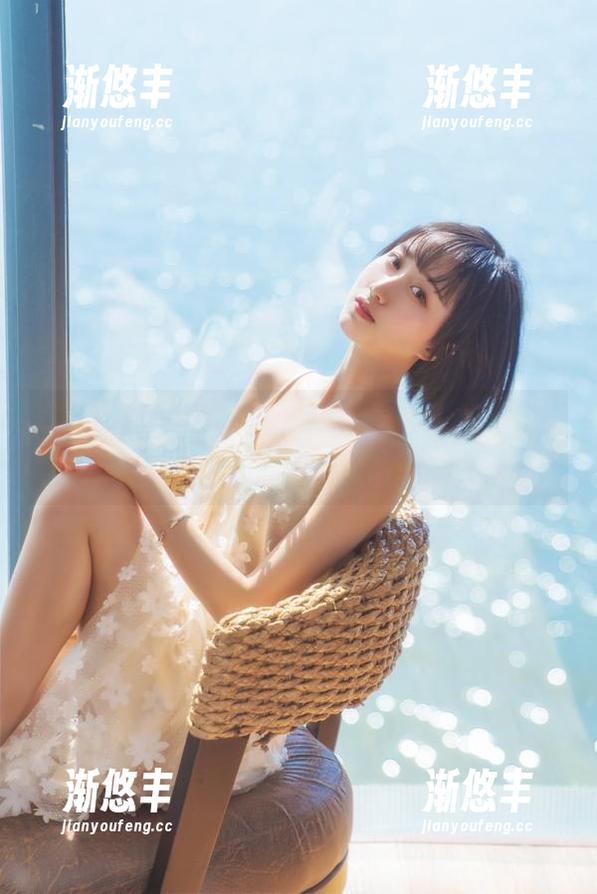 白色比基尼电子版，木棉棉OwO的福利像极了最新潮流趋势！