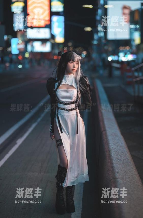 果咩酱 果咩酱:“这不是我的黑白”私拍照来了