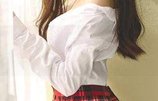 果团网 – 真实的美，不需要光环：Miss琪的吊带和无圣光美图