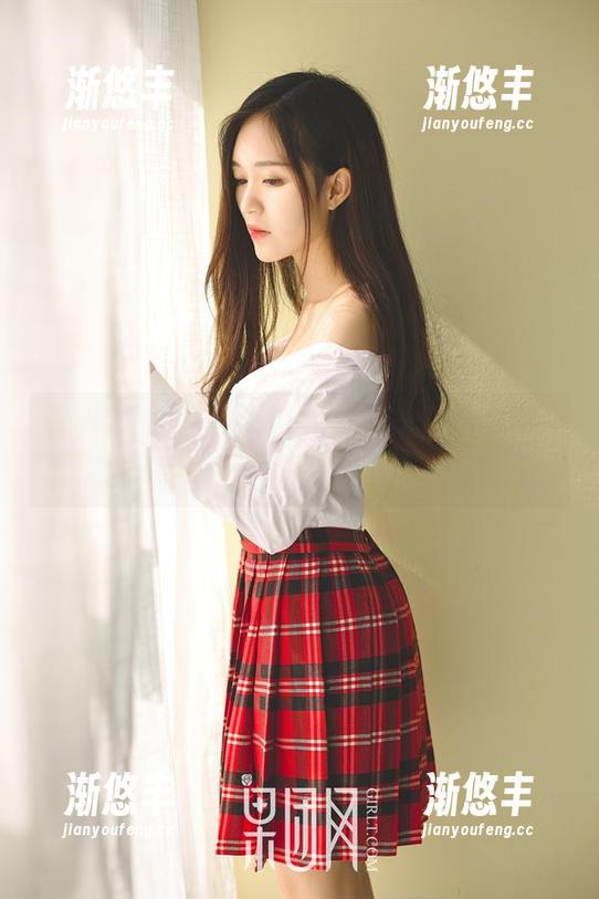 果团网-Miss琪 果团网 - 真实的美,不需要光环:Miss琪的吊带和无圣光美图