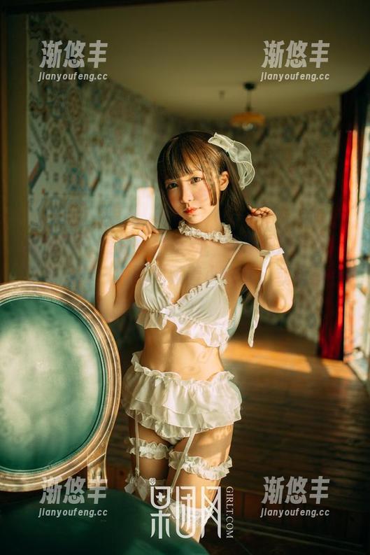 果团网-萌神妹妹 果团网 - 最新女仆系列,萌神妹妹又玩出了新花样,原图里藏着小惊喜,或者是小心思?
