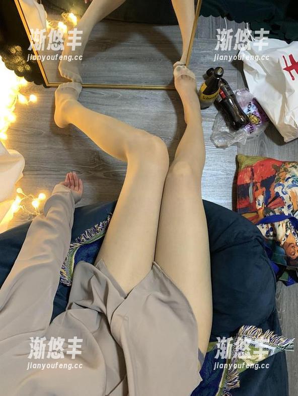 微密圈 - 深夜桃脱了：在死库水中的小冒险，套图带你飞