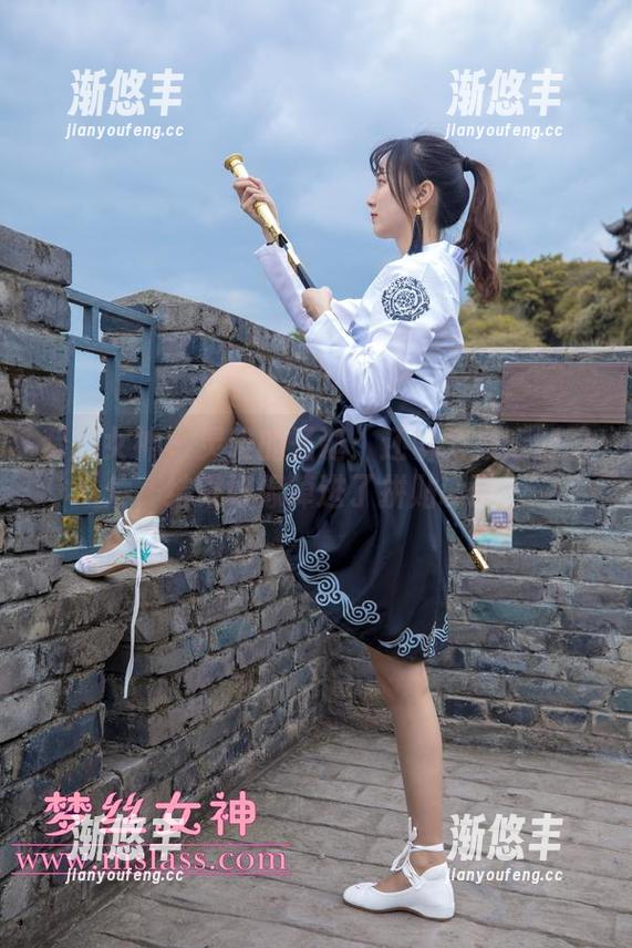 梦丝女神 - 灵唯的圣诞：还以为是定制图片，结果好像掉进了拼贴设计？