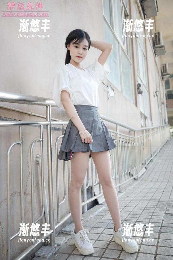 梦丝女神 - 王晓瑞水晶高跟：优雅与疼痛并存的结合，套图真让人又爱又恨！