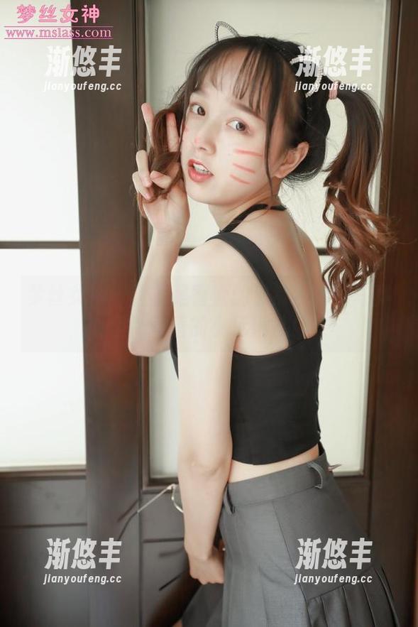 梦丝女神 - 这就是香萱的日常？私房写真里隐藏着的小玩意儿！