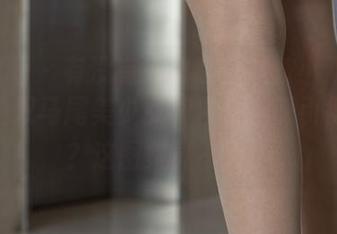 森萝财团 – 有没有人和我一样被小奶糕Milky的双马尾美少女和白丝腿吸引得不行？这图集真不错！