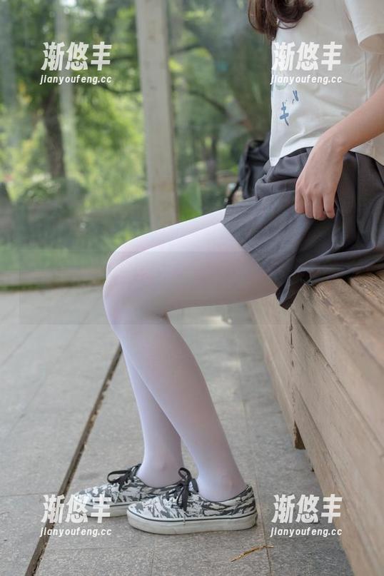 森萝财团的白丝女仆合集，不戴眼镜的才怪！
