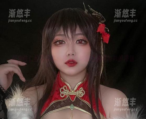 椒妮佐仁校服写真：其实最难的是那件衬衫的按钮