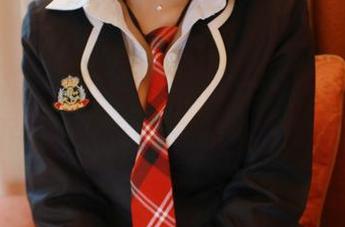 模范学院 – 在多香子的职业装写真中，你会不小心被上下左右的搭配迷到？