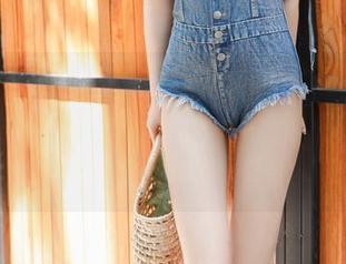 模范学院 – 分享恩率babe的油亮写真，光滑得让人想起矿泉水瓶，是时时想喝，又不敢碰。