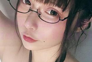 我在次屁啦的双人私拍图集中，看到了我从未想过的默契……嗨，这也太逗了吧。