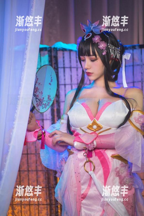 洛丽塔大哥启示录：从原图到壁纸，美脚的极致演绎