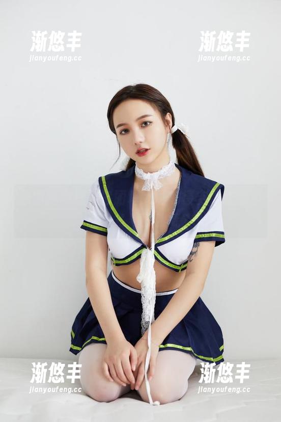 原图随意摆，洛丽塔大哥的镂空，咋能不让人多看几眼呢？