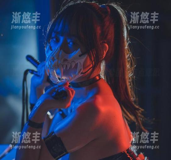 浅安安的黑胶带，免费的滚动套图，有点意思哦