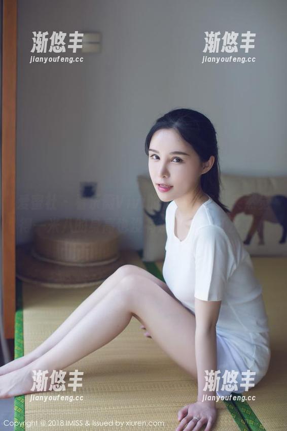 爱蜜社 - 看乐薇Vivi的长腿合集，突然觉得一米八的身高也没有那么遥不可及了。
