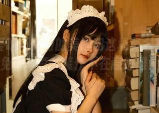 白莉爱吃巧克力的美脚和这场莫名其妙的免费写真，装作不在意也难！