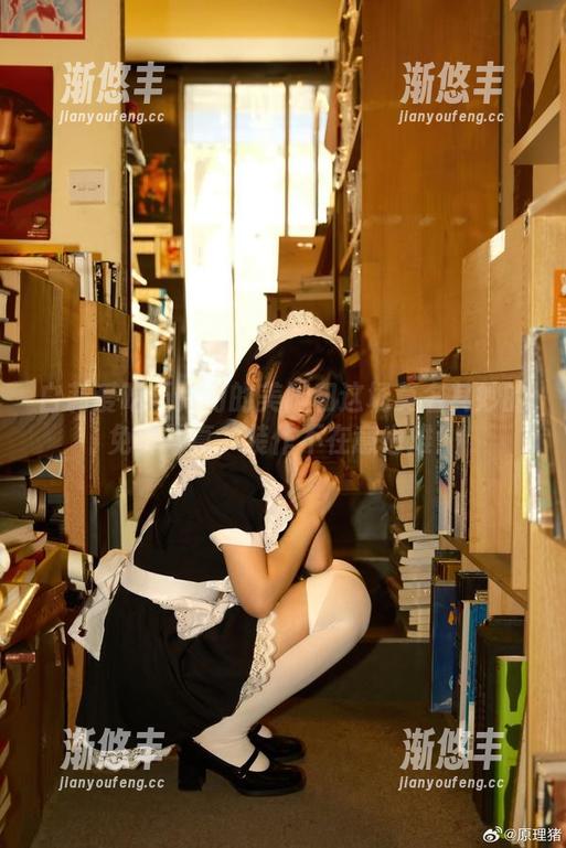 白莉爱吃巧克力的美脚和这场莫名其妙的免费写真，装作不在意也难！