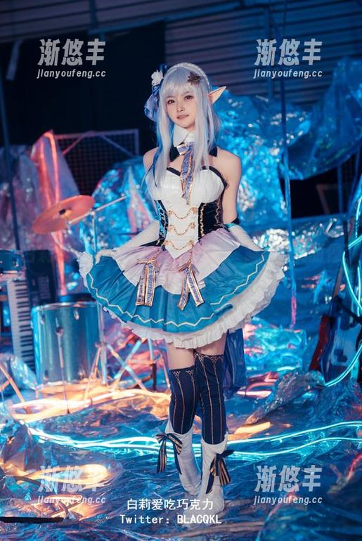 白莉爱吃巧克力的写真分享，霞沢的美丽像个调皮的小精灵