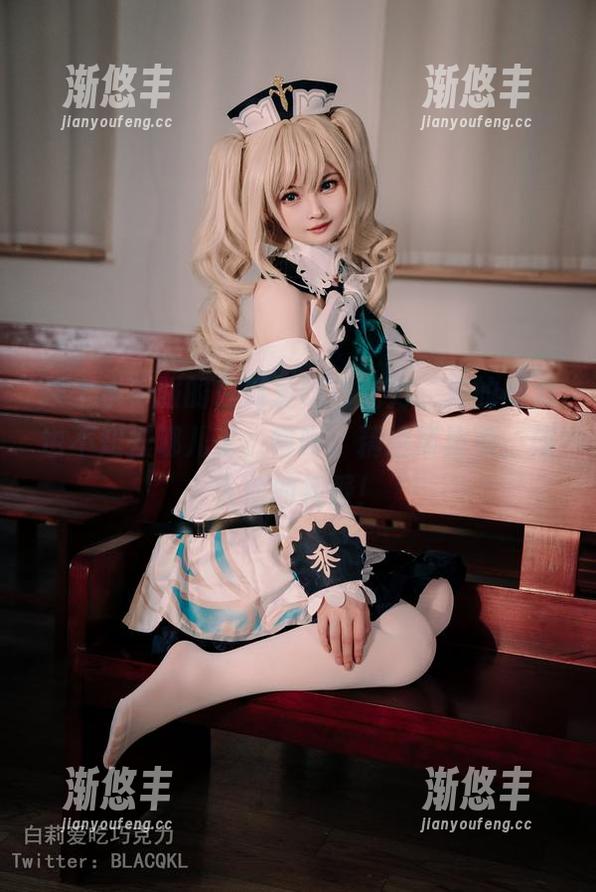 换上水手服的白莉爱吃巧克力，海的魔力也不知去哪儿了，呵呵。精选写真集，闯入你的视野！