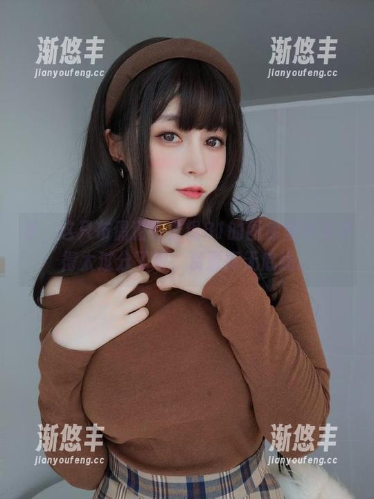 白银81 看,这只布偶猫在白银81的图库里也俏皮得太过分了吧,资源真无底线。