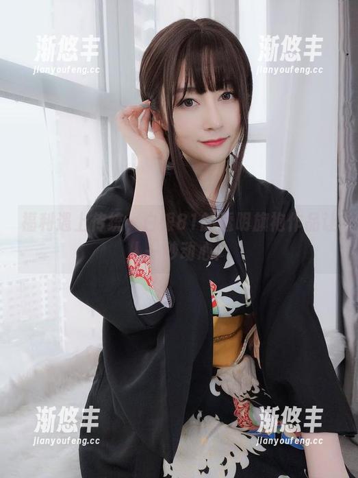 福利遇上传统，白银81的透明旗袍作品让人一秒动心！