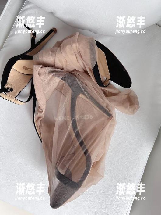 微密圈 - 看吧，白龙猫女待在高清写真里，每一缕可爱随处流淌！