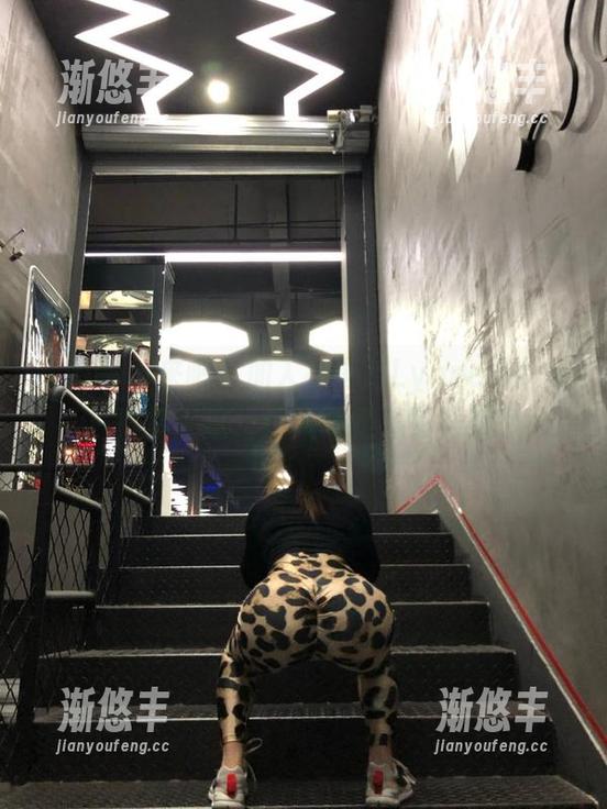 微密圈 - 来吧，加入禅雨儿Lynne的护士写真集：这‘病人’是喝彩声哦！