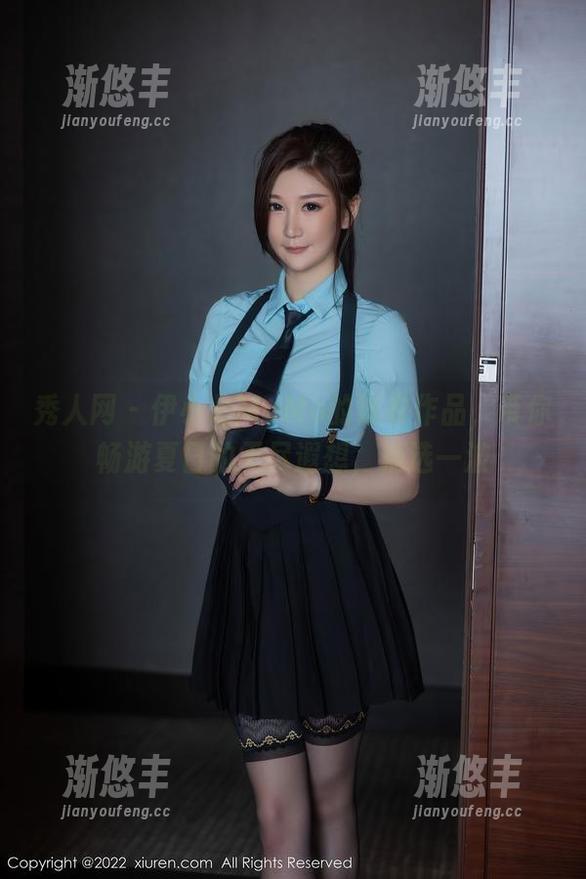秀人网 - 伊小七MoMo的泳衣作品，带你畅游夏日的无尽遐想，精选一波