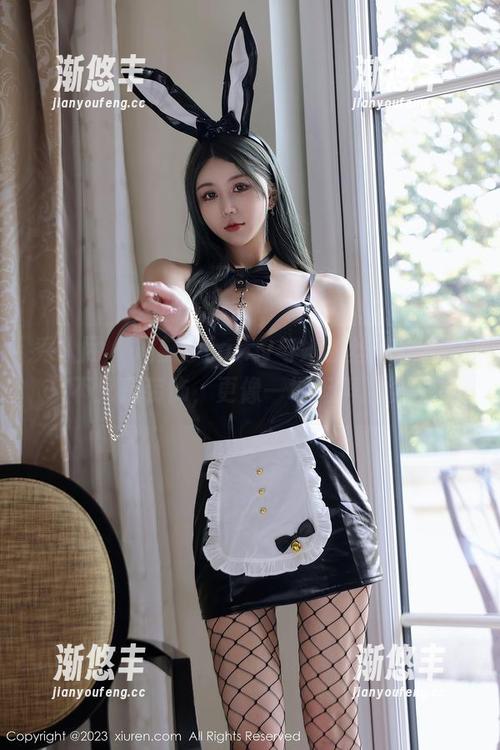 秀人网-周慕汐fairy 秀人网 - 周慕汐fairy与她的丝袜精选:不只是装饰,更像一场无声的挑战